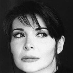 Mariangela D'Abbraccio 飾演 