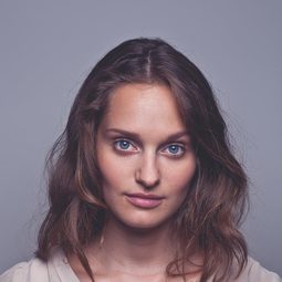 Alma Hasun 飾演 Ottla