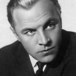 Mikhail Ulyanov 飾演 Liza's Father