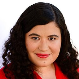 Becki Dennis 飾演 Clinic Receptionist