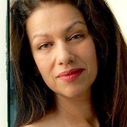 Meriem Serbah - 出獄暴徒演員 飾演Asma