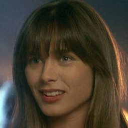 Felicity Waterman 飾演 Joy