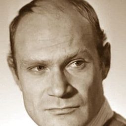 Yuriy Sherstnyov 飾演 Kozlov