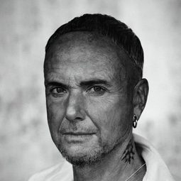 Paul Landers 飾演 Self