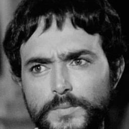 Aly Ben Ayed 飾演 Sadok