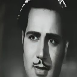 Trilok Kapoor 飾演 Police Commissioner