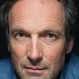 Xavier de Guillebon 飾演 Fils Massoulier