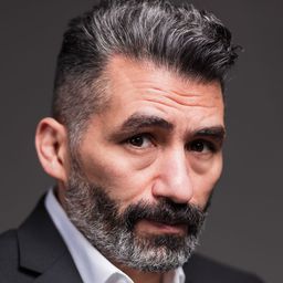 Tamer Yigit 飾演 Jyan Cyahan