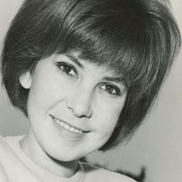 Uta Taeger 飾演 Lucie