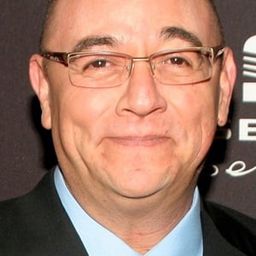 維克多·特魯希略 飾演 Venado Azul (voice)