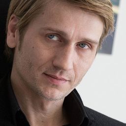 Stanislas Mehrar 飾演 Antoine Bernard