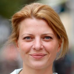 茱蒂·翠貝兒 - 東德名模日記演員 飾演Gisela