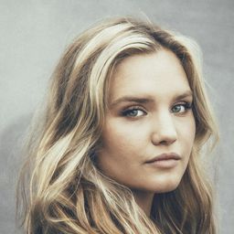 艾爾莎·厄恩 飾演 Elisabeth