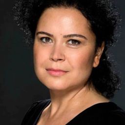 古妽·阿爾坎 飾演 Ayten