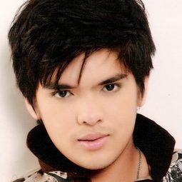 Oliver Aquino 飾演 Alex