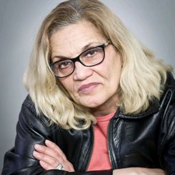 Annie Pisapia 飾演 Florence