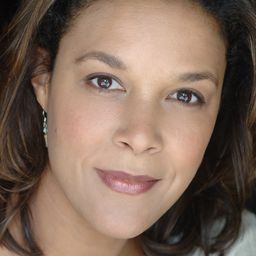 Linda Powell - 分開演員 飾演Janet Marion