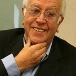 Riccardo Miniggio 飾演 Frate superiore