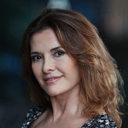 Fabiana Udenio - Mortal Kombat: Kreeya演員 飾演Empress Kreeya