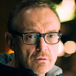 約瑟夫哈德 飾演 Ulrich Lenz