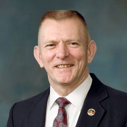 Gene Kranz 飾演 Self - Flight Director White Team