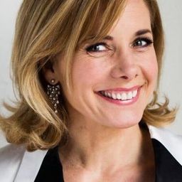 Darcey Bussell 飾演 Self - Presenter