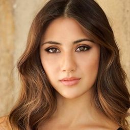 Lauren Rhoden 飾演 Van