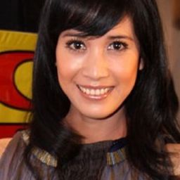 Fanny Fabriana 飾演 Aniek