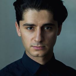 勞蘭·塔勒布 飾演 Mennrich