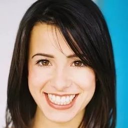 Asia Vieira 飾演 Molly Dunlop