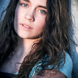 Katherine Shepler 飾演 