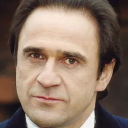 布羅尼斯拉夫·弗羅茨瓦夫 飾演 Priest