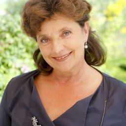 Monika Baumgartner 飾演 Maria