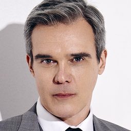 戴爾彤·維克 飾演 Dr. Morris