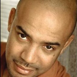 Doug Williams 飾演 Self