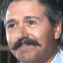 Paul Micale - 難補情天恨演員 飾演The Maitre d'