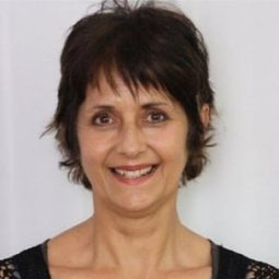 Margot Wood - 無痛俠演員 飾演Elderly Woman
