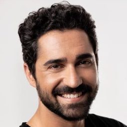 Eduardo Ferrés - 溫情避風港演員 飾演Juan