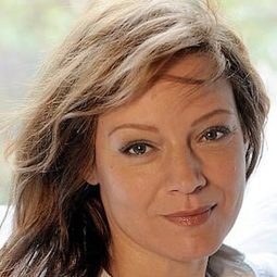 Marion Mitterhammer - Born to Dance演員 飾演Eleonor Hrdlicka