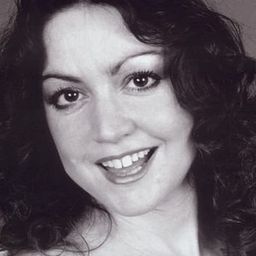 Debbie D 飾演 Emily