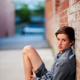 Craig Hyde-Smith 飾演 Mills