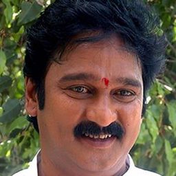 Krishna Bhagavan 飾演 Sattiraju, the cook