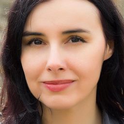 Zvezda Angelovska 飾演 Halida