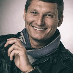 Maxim Esterkin 飾演 Russian Mafia (USA)