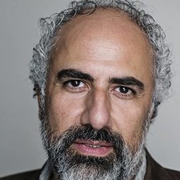 斯圖爾特·斯庫達莫爾 - Murder on the Orient Express演員 飾演Concierge