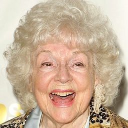 露西兒·布麗絲 飾演 Anastasia (voice)