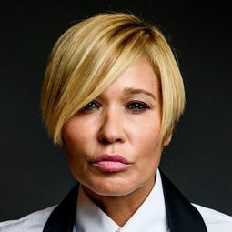 Carla Hidalgo - 殺神十號演員 飾演María