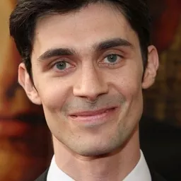 Ben Silverstone 飾演 Phillippe Halsman