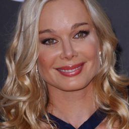 Jennifer Gareis - 第六發現演員 飾演Virtual Girlfriend