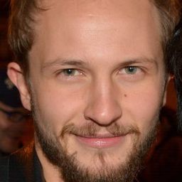 Mathieu Spinosi 飾演 Saint Just